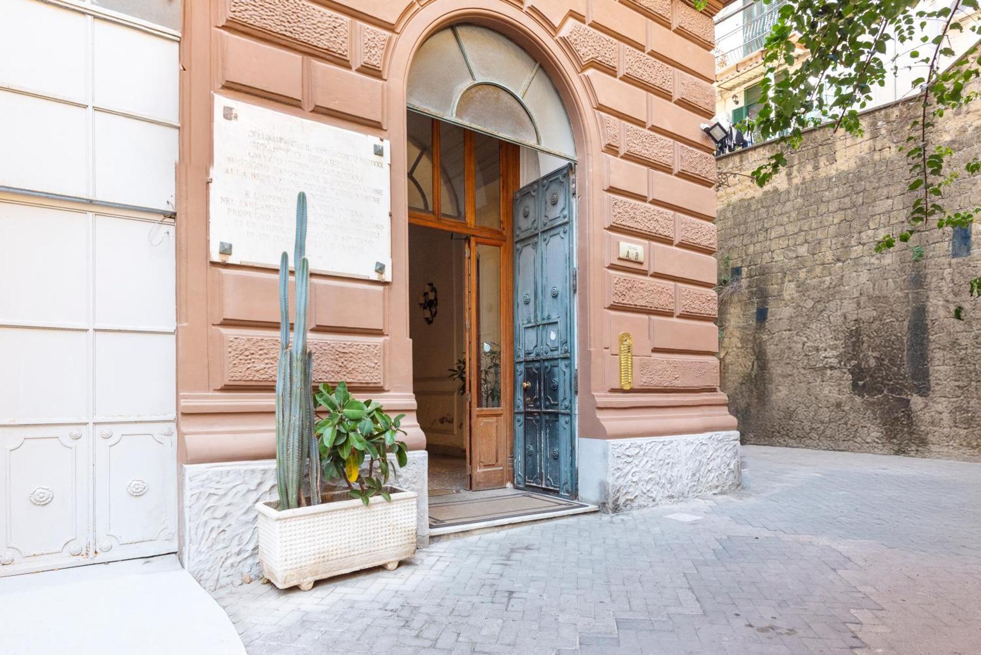 B&B Le Stanze Dei Mille Napoli Bagian luar foto